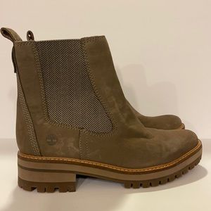 Timberland Women's Courmayeur Valley Chelsea Boots